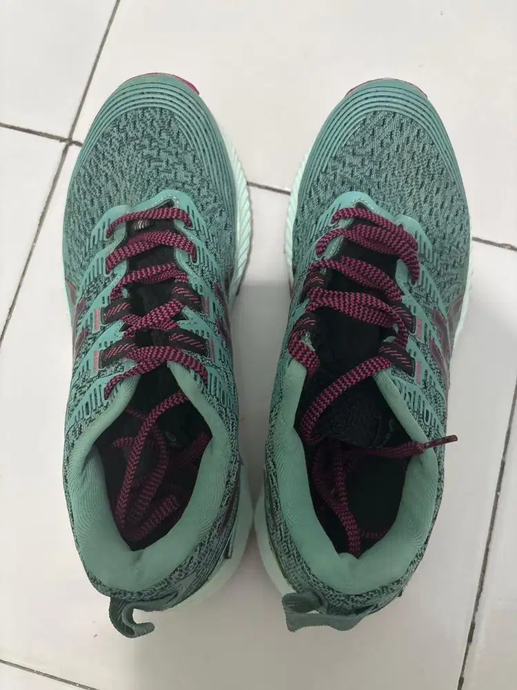 Sepatu trail running asics trabuco woman