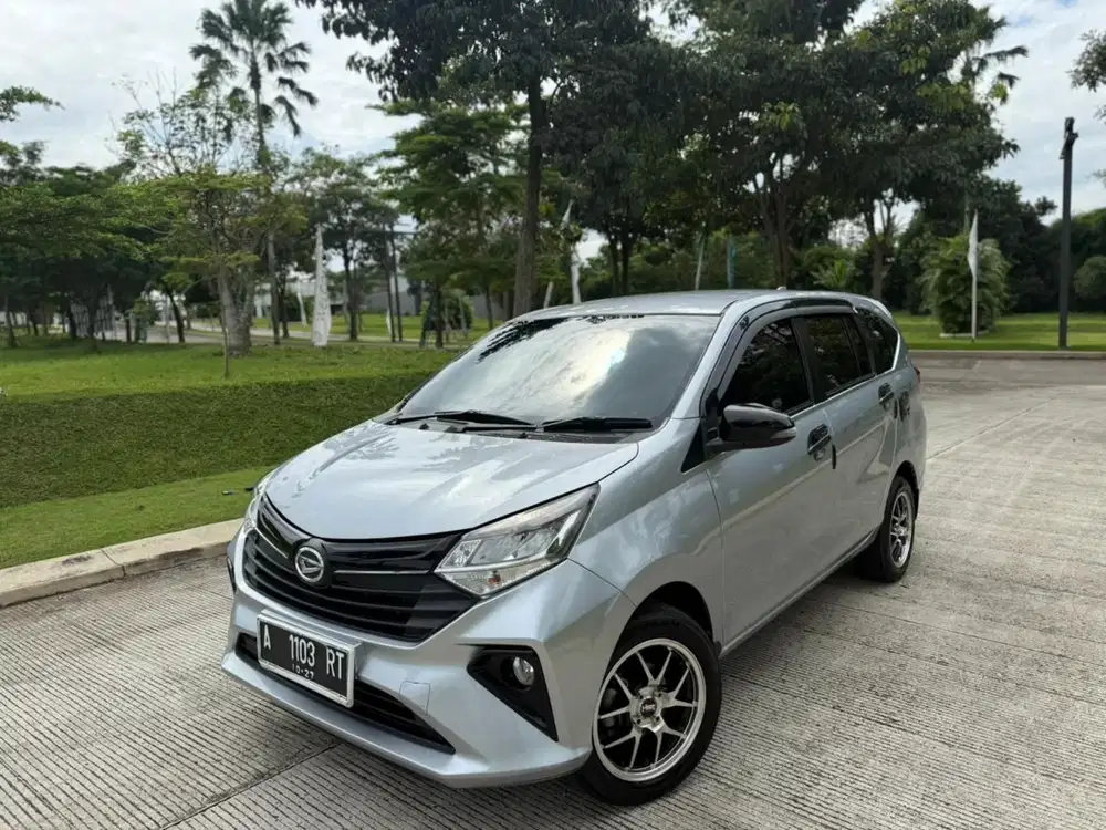 Daihatsu Sigra R Automatic 2022 Silver