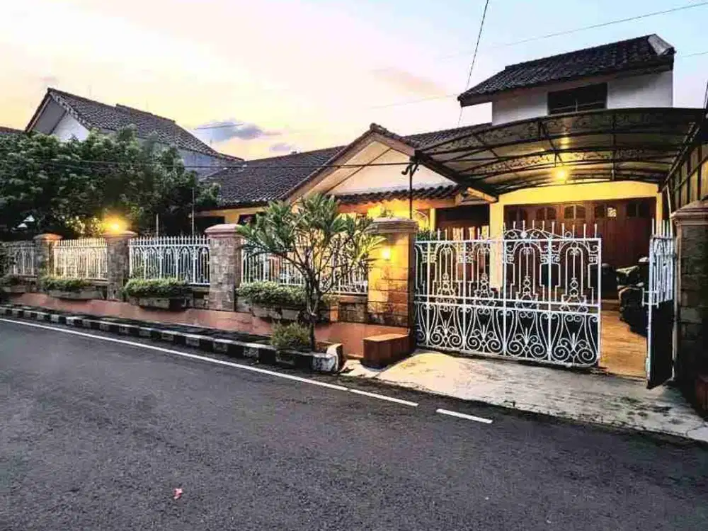 Rumah Hitung Tanah Bangunan Kokoh Dalam Komplek Duren Sawit Jakarta Timur