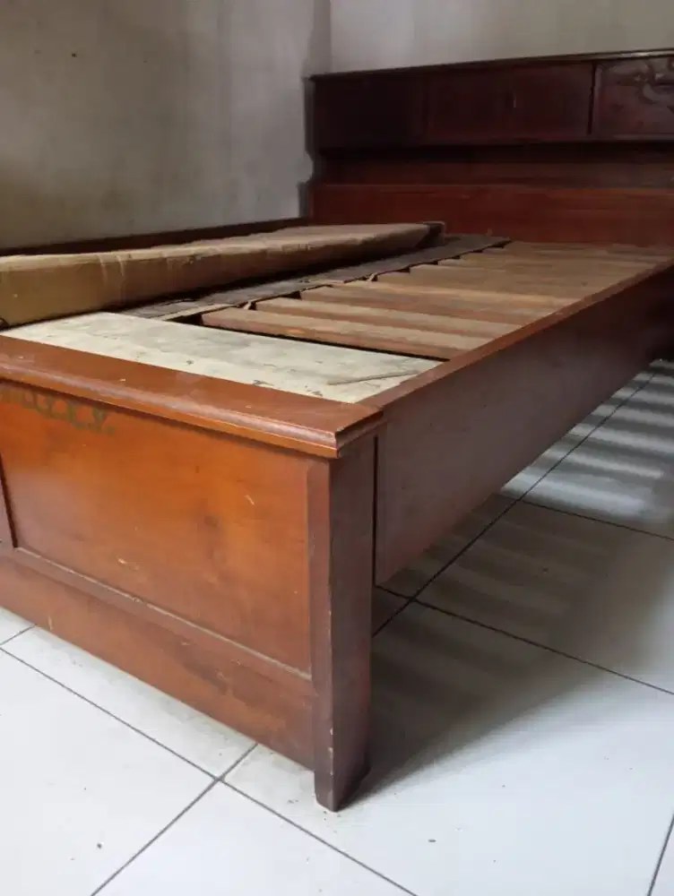 Lemari jati meja rias jati dan ranjang jati