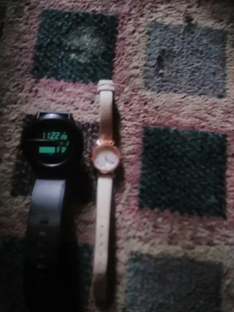 jam tangan quik silver digital dan jam wanita .