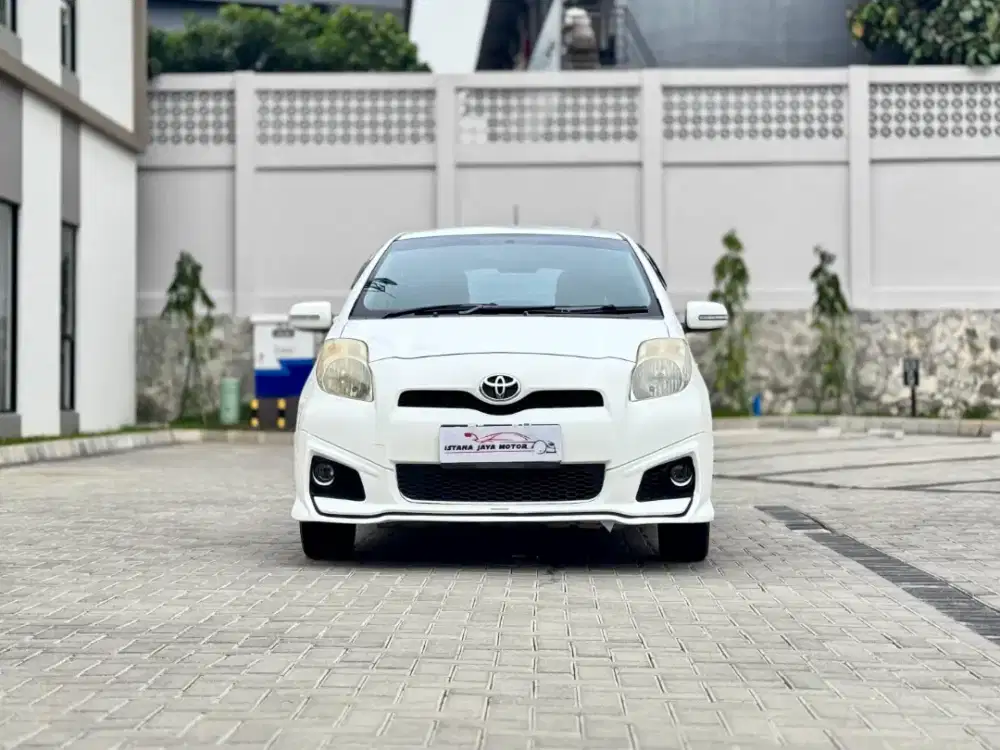 Toyota Yaris J AT 2013