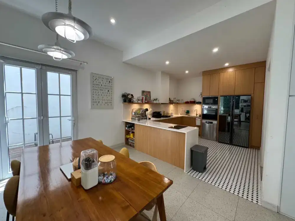 Dijual Rumah Modern European Cottage di Kota Bandung, Turangga