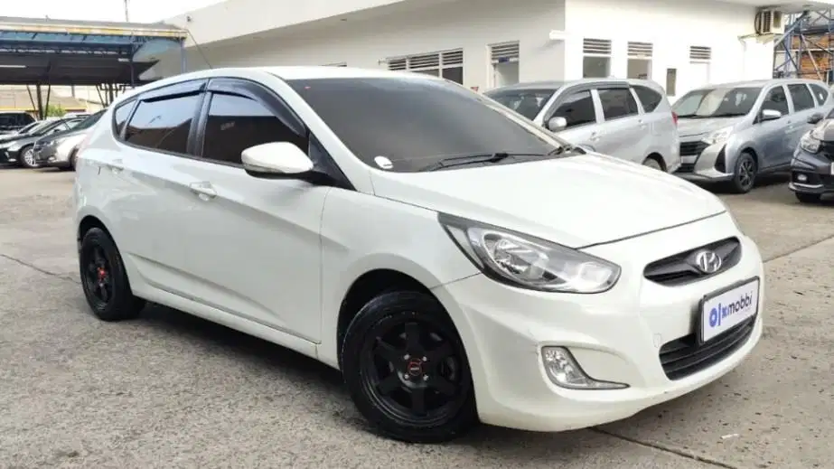 DP RENDAH Hyundai Avega 1.4 Bensin-AT 2013 6BC
