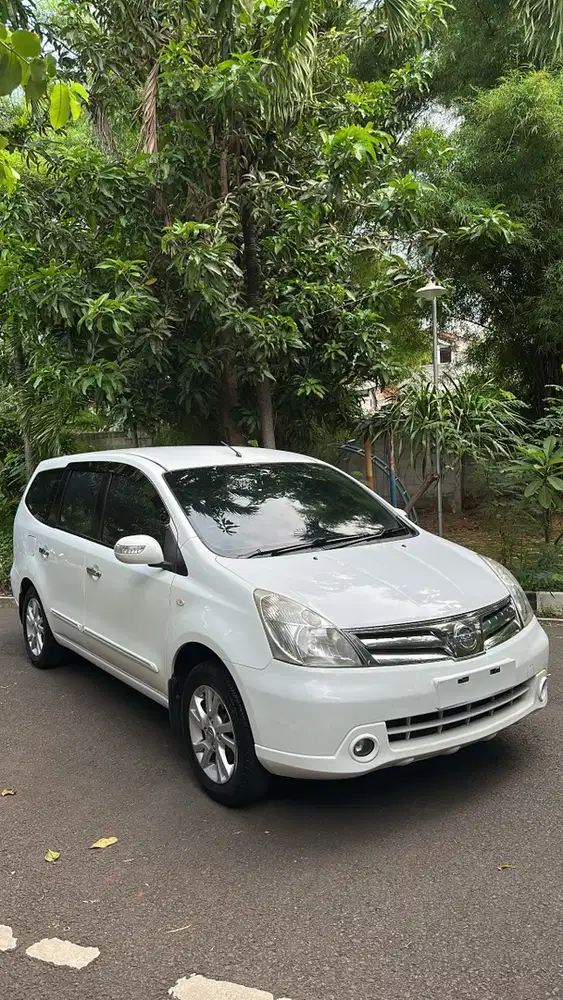 Nissan Grand livina 2011 Bensin