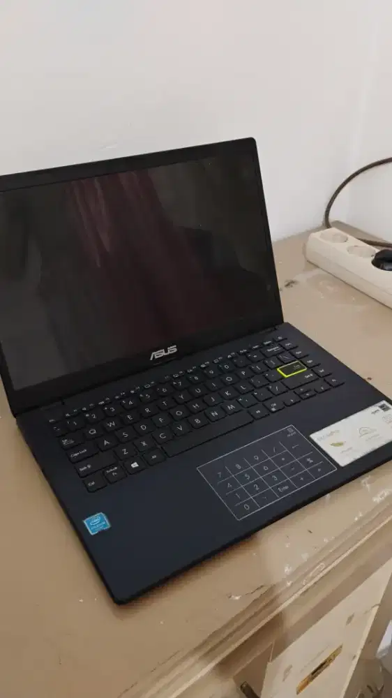 Laptop ASUS E410MA