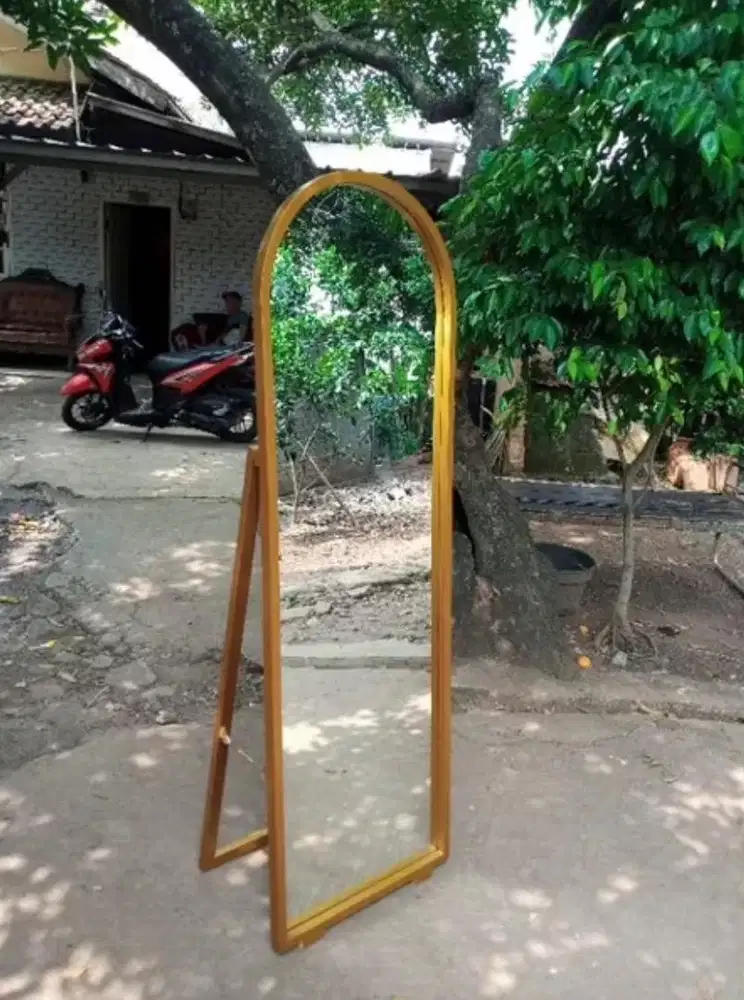 Standing miror golden yellow