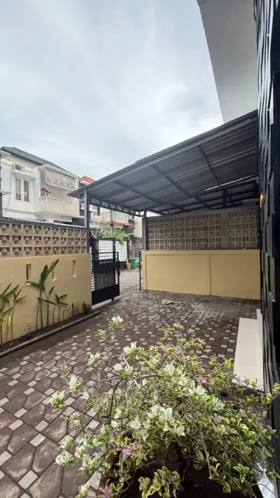 DI JUAL RUMAH SEMI VILLA DI JALAN MUDU TAKI , GATSU BARAT