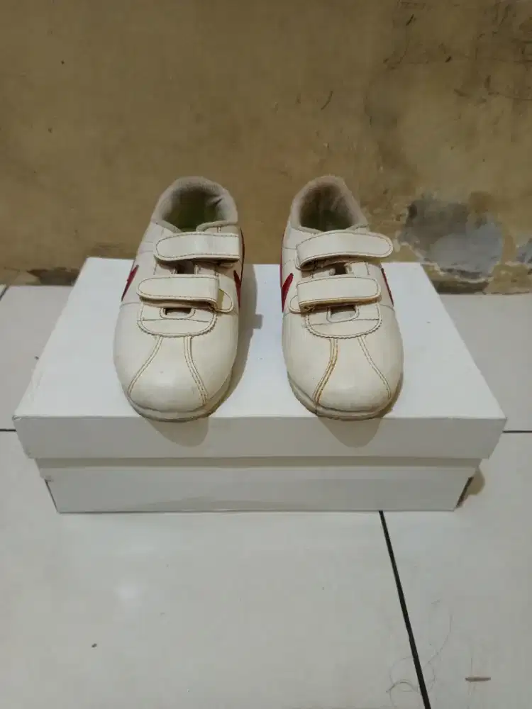 Sepatu bekas merk Nike