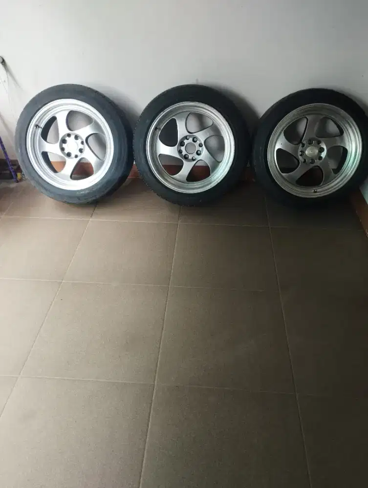 Velg R17 pcd 4X100+114 cuma 3 biji
