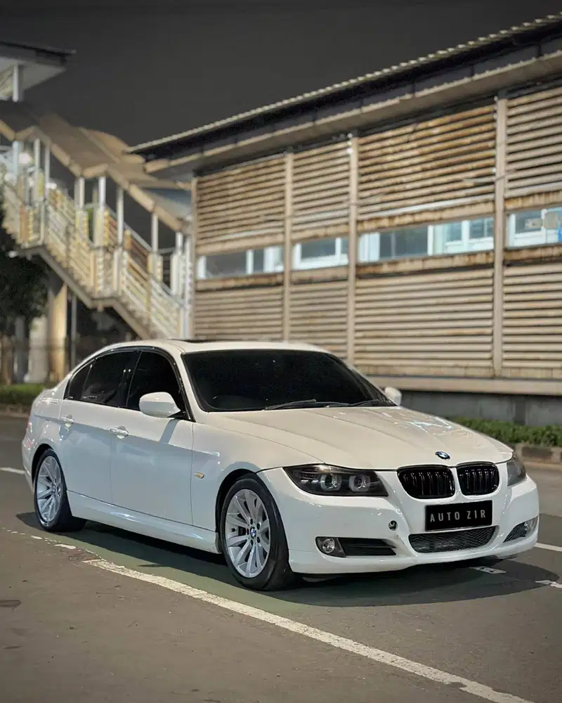 BMW 325i 2010 Bensin