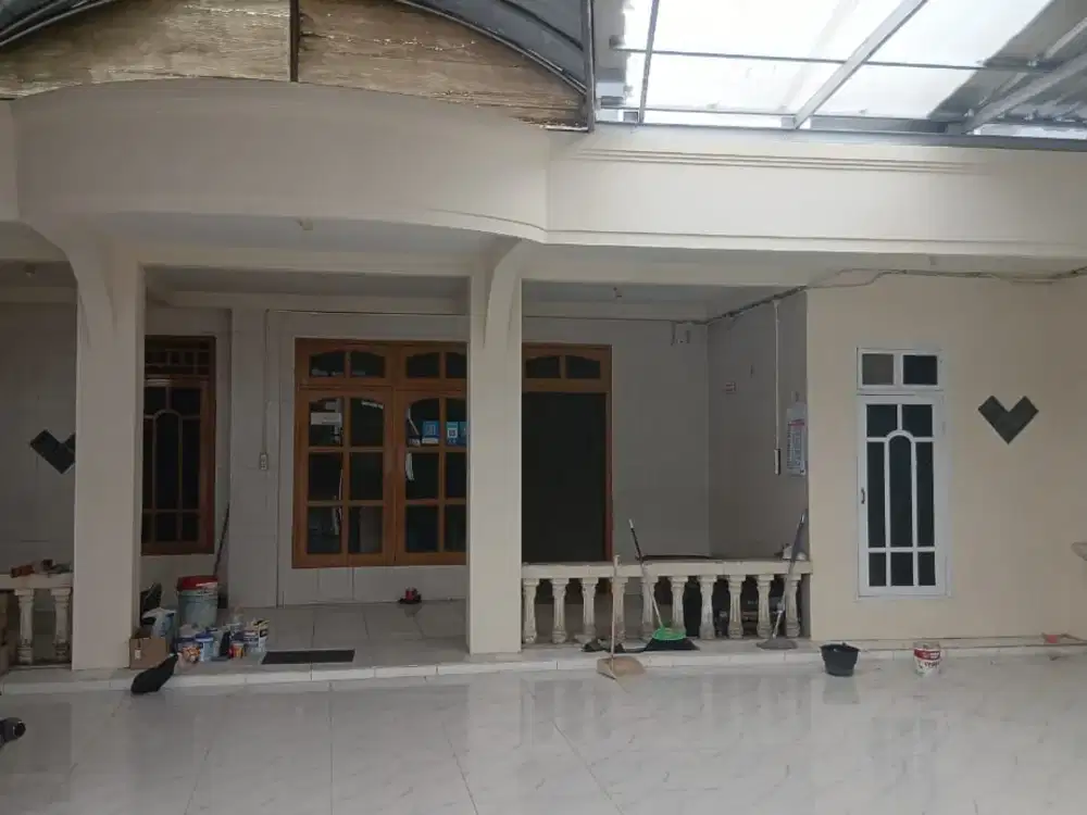 Disewakan Rumah Usaha di Pakis Surabaya. Rumah sudah Renovasi siap pakai