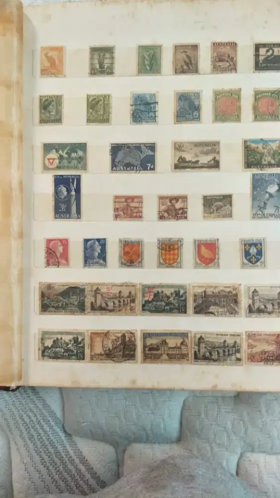 Dijual koleksi perangko berbagai negara dan uang jadul, kondisi baik