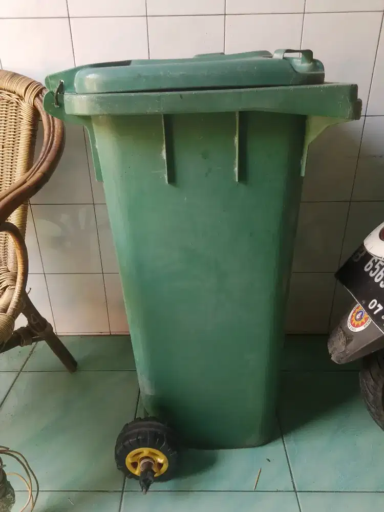 Tempat sampah jumbo,tinggi 1meter lebih