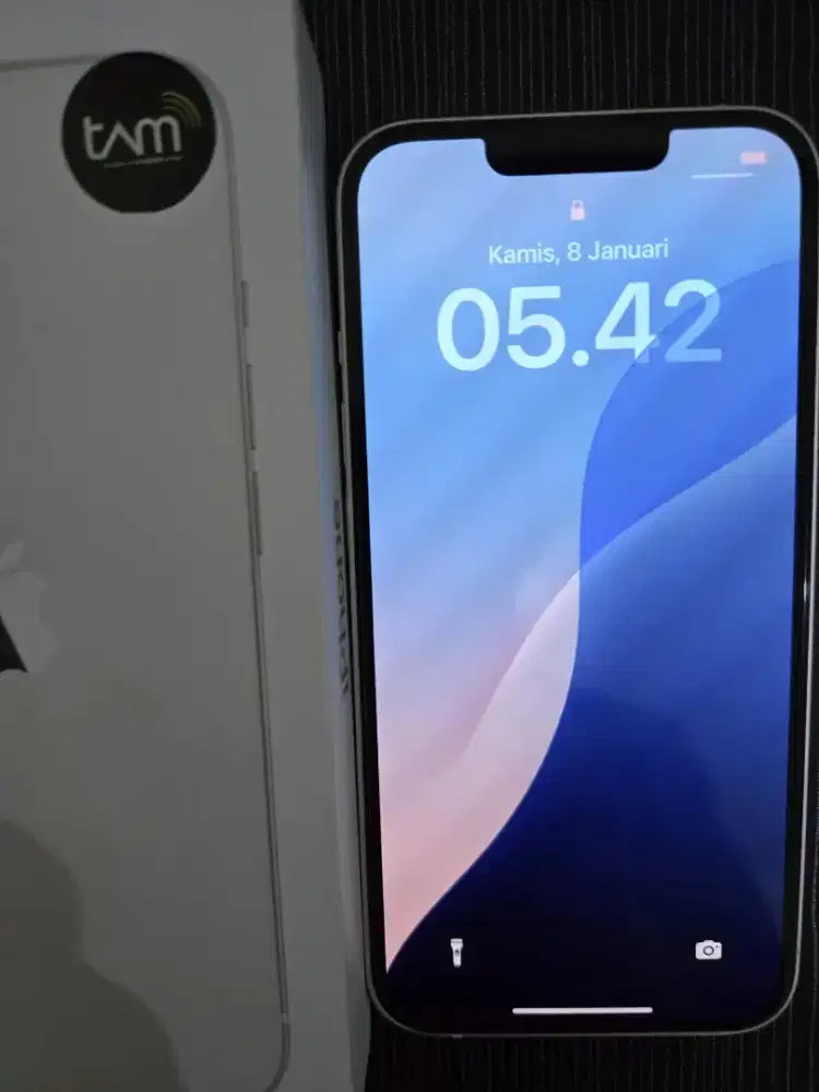 iPhone 13 128GB White – Starlight, Kondisi Mulus Garansi IBOX Aktif!