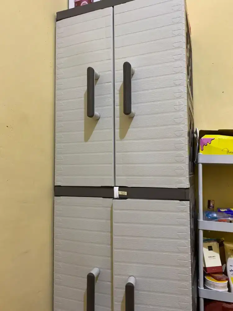 Lemari Plastik Akako