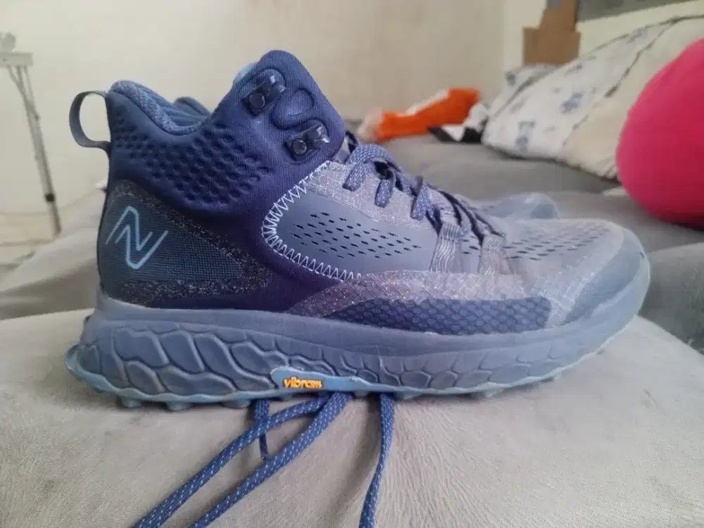 sepatu gunung/hiking size 42 new balance hierro V7 mid original