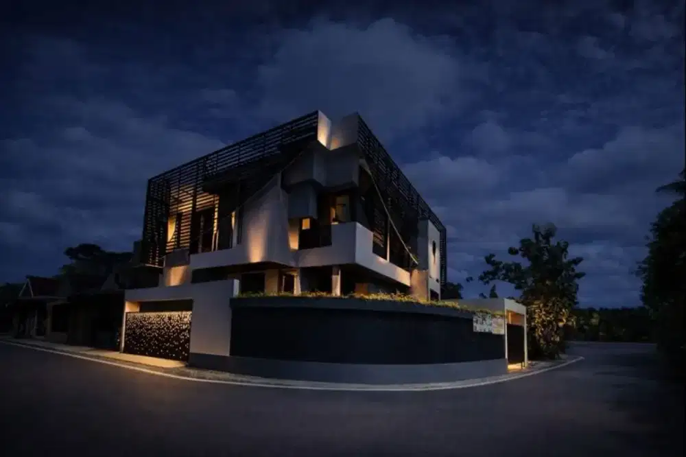 SIAP HUNI, RUMAH DIRANCANG ARSITEK :Rumah dgn ROOF SWIMMING POOL