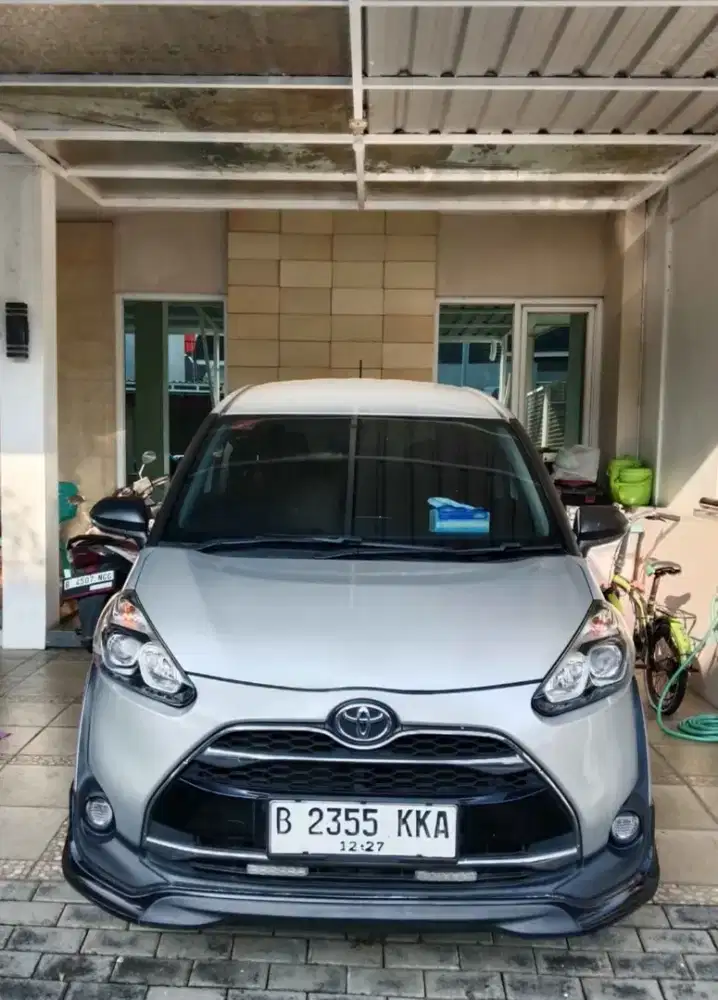 Sienta V luxury KM50rban record