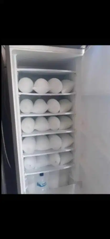 Jual butuh freezer kulkas ukuran 6 rak merk LG INVERTER