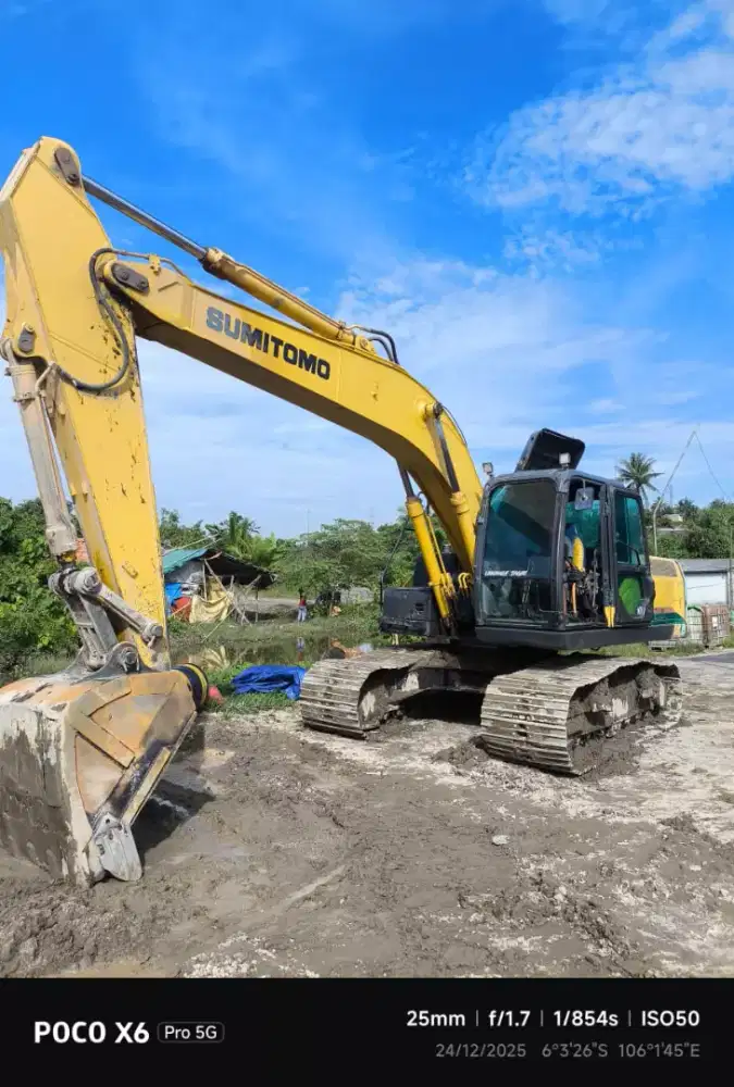 Excavator Sumitomo Sh200 tahun 2022