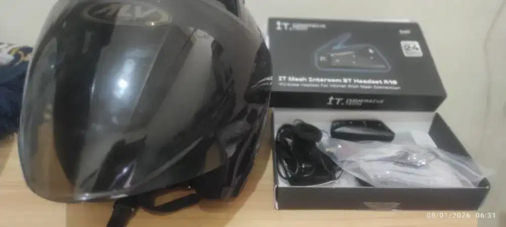 Like New Helm ALV Ulton Pro + Interkom IT R10
