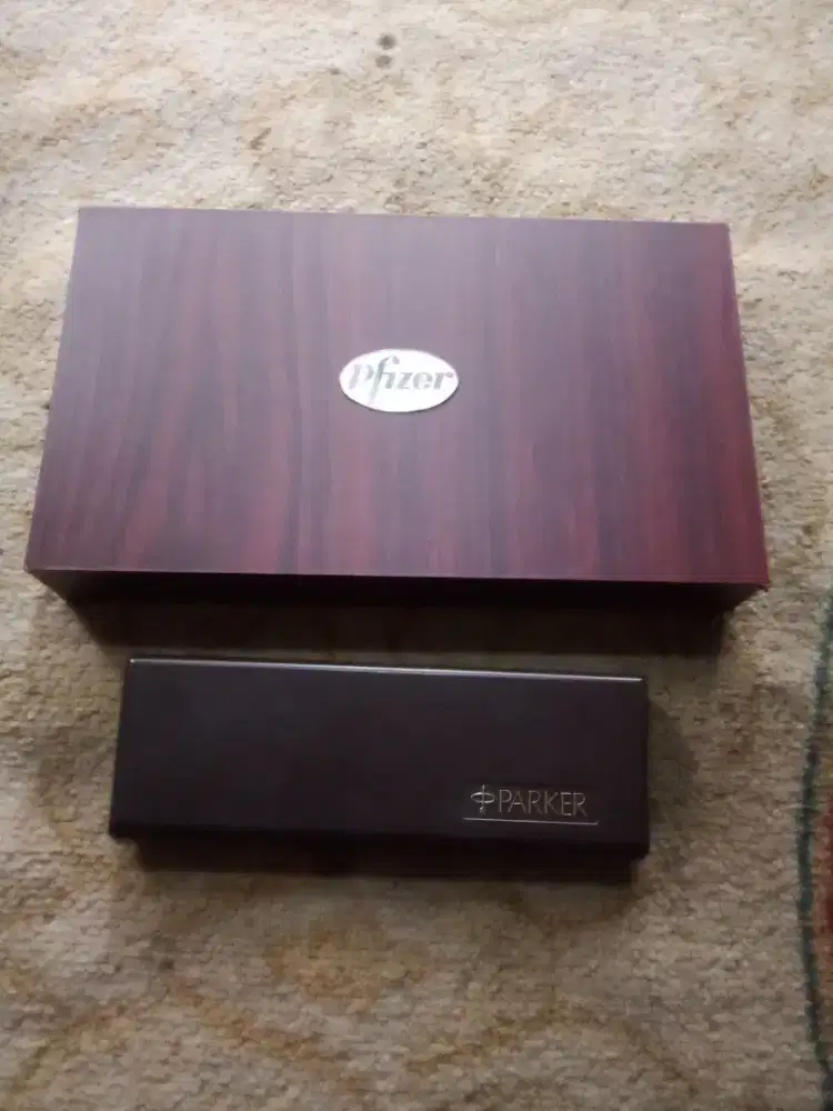 Di jual box pulpen Parker dan prizer masih bagus