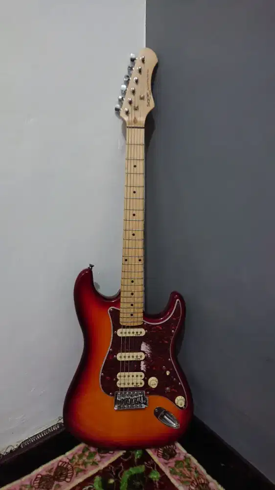 Sqoe SEST 250 Stratocaster upgrade split coil Mulus No Minus like new