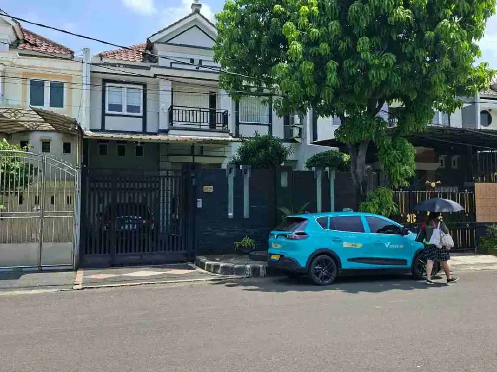 Dijual rumah 2 lt, hdp jalan luas, 10x20, lokasi cocok usaha dan tinggal
