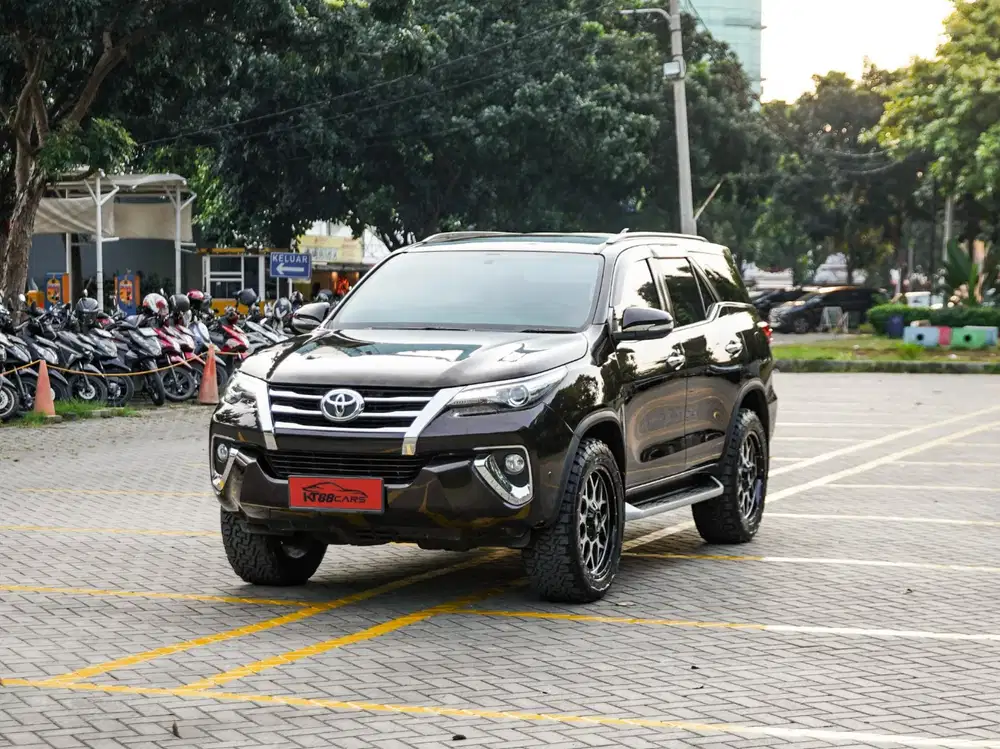 Toyota fortuner vrz AT 2016