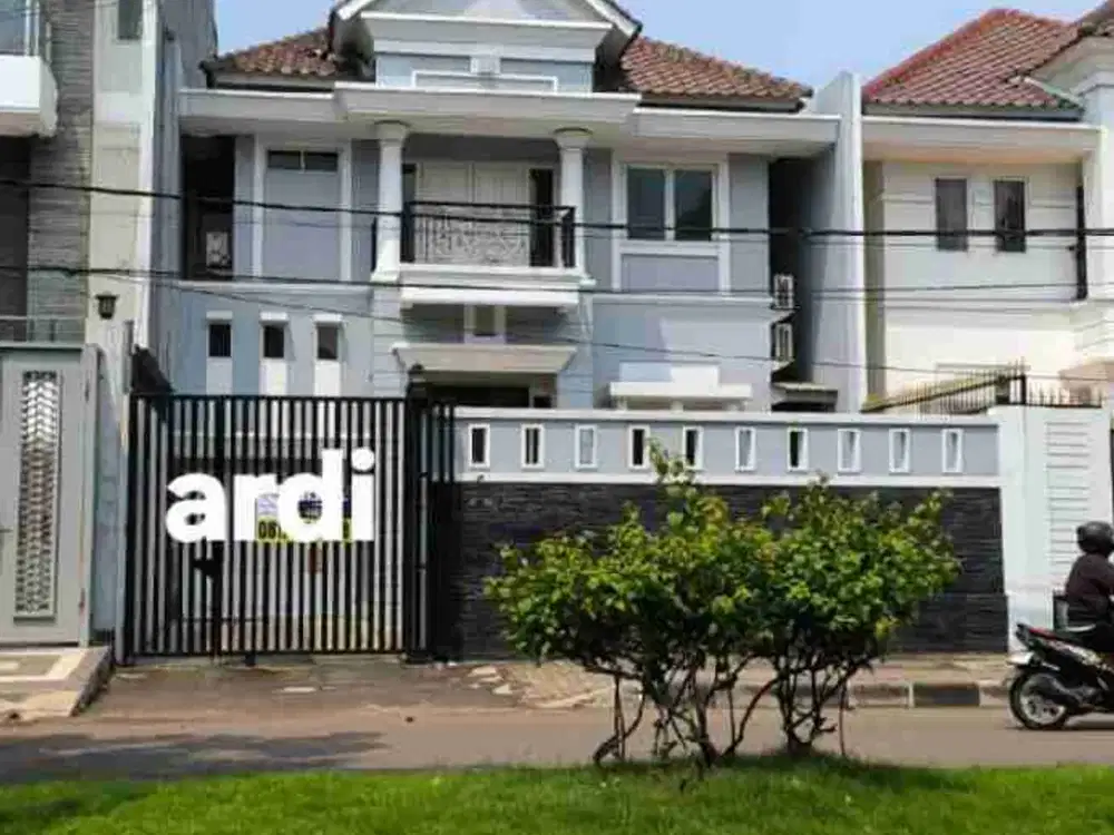 Dijual rumah 2 lt, hdp jalan 2 lajur, 10x20, lokasi cocok usaha dan tinggal