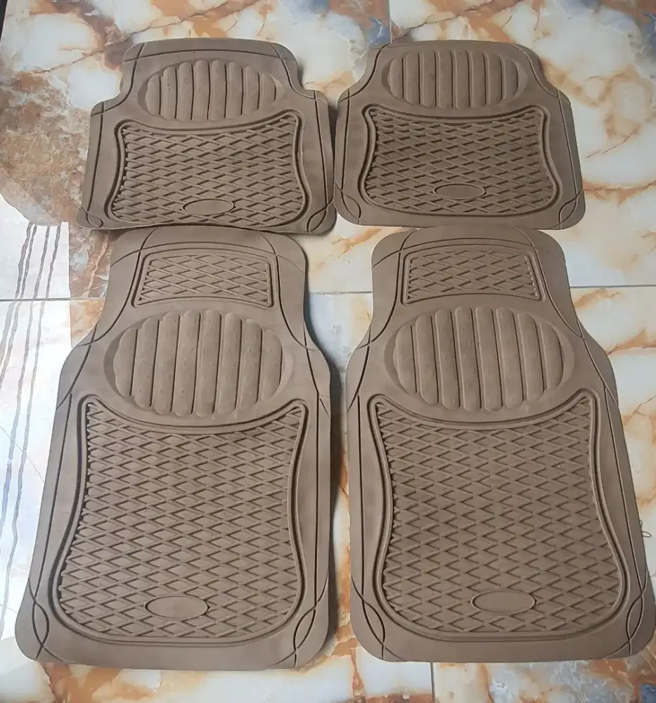 Karpet mobil coklat 2 kondisi baik