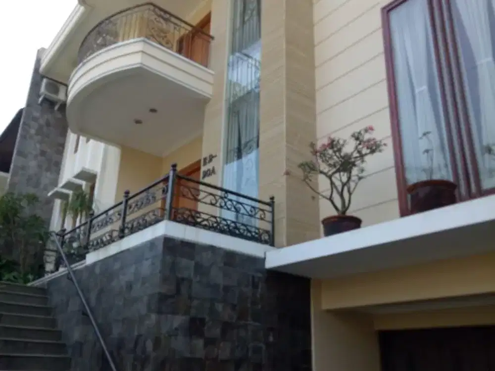 Dijual Rumah Di Sarijadi, 2,5 Lantai Komplek Setraduta Ada Tamannya