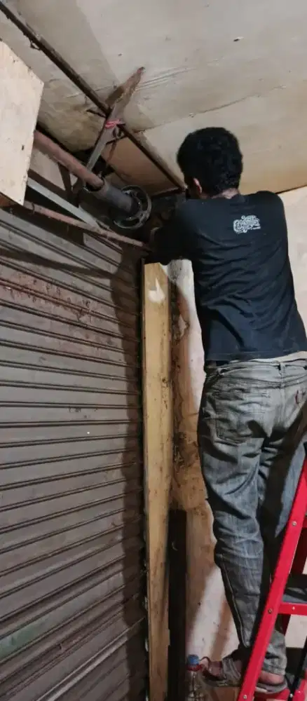 Tukang perbaikan rolling door folding gate murah