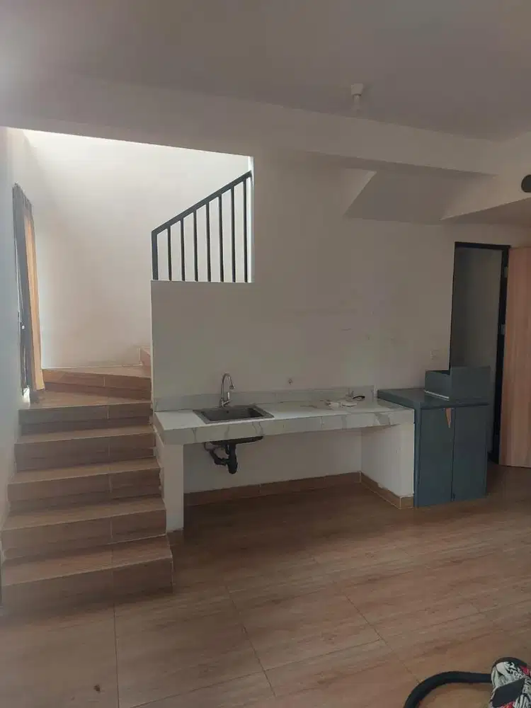 Di sewakan cendana peak semi furnish