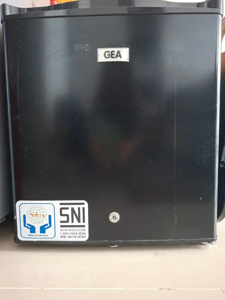 Kulkas Mini GEA