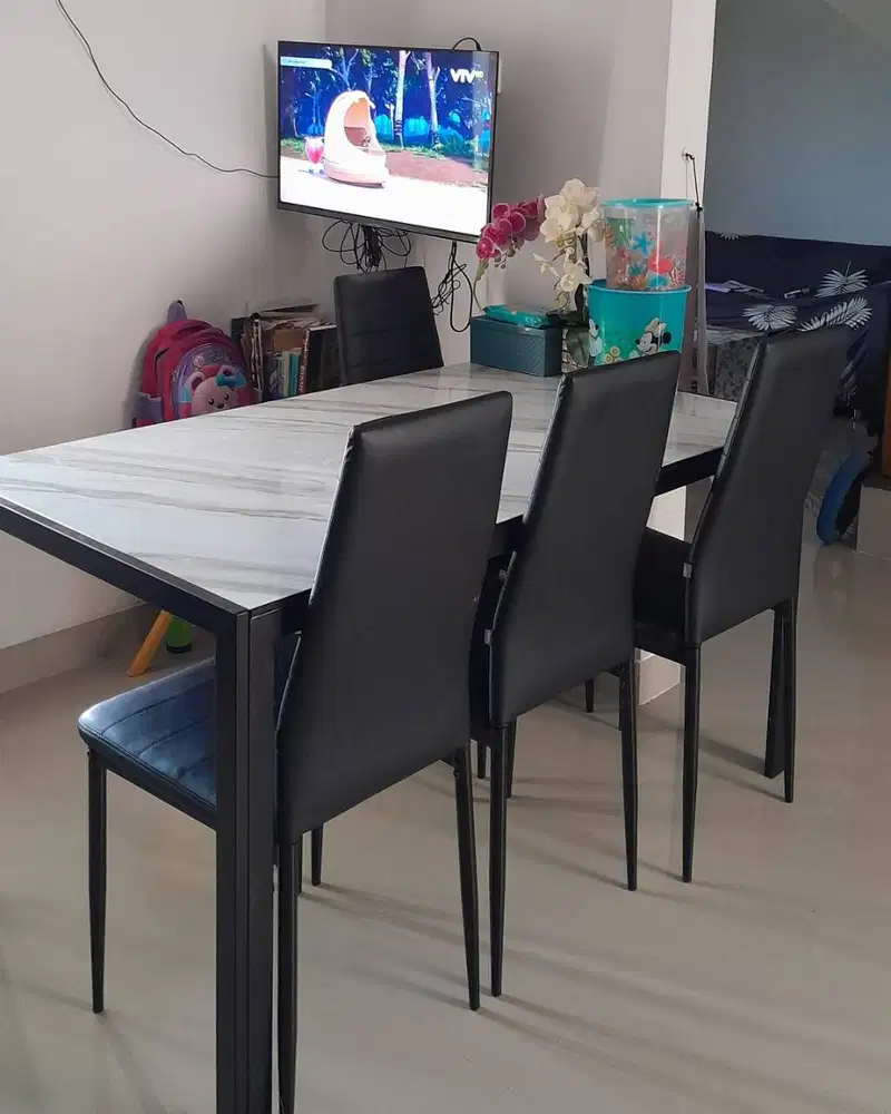Jual 1 set Meja Makan Informa Marven Beta Set + 4 kursi