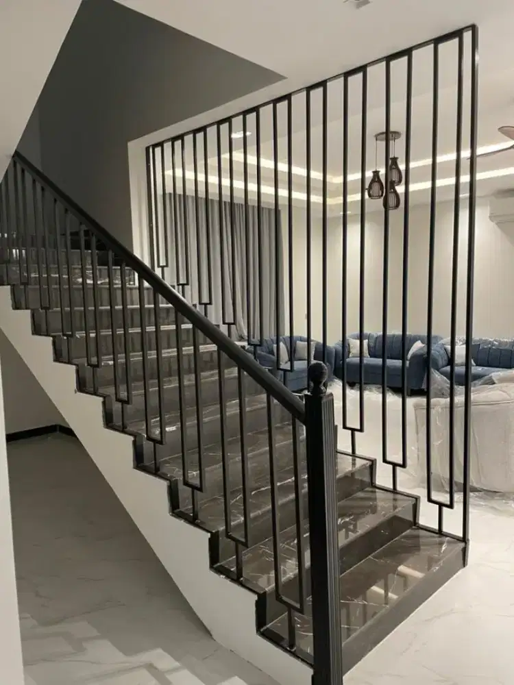 Tangga balkon minimalis