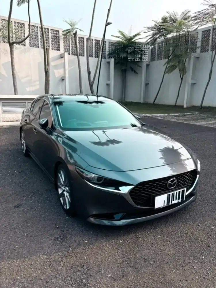 Mazda 3 sedan 2023, abu metalik