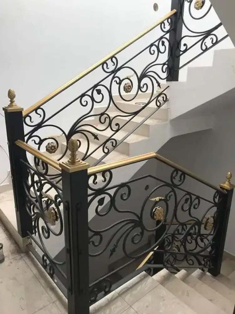 Tangga relling balkon besi clasik