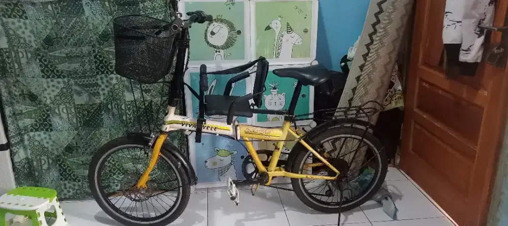 Sepeda + keranjang + boncengan