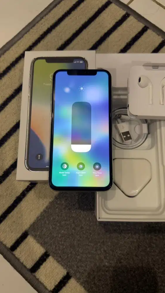 Iphone X silver 256GB Mulus Lengkap Terdaftar