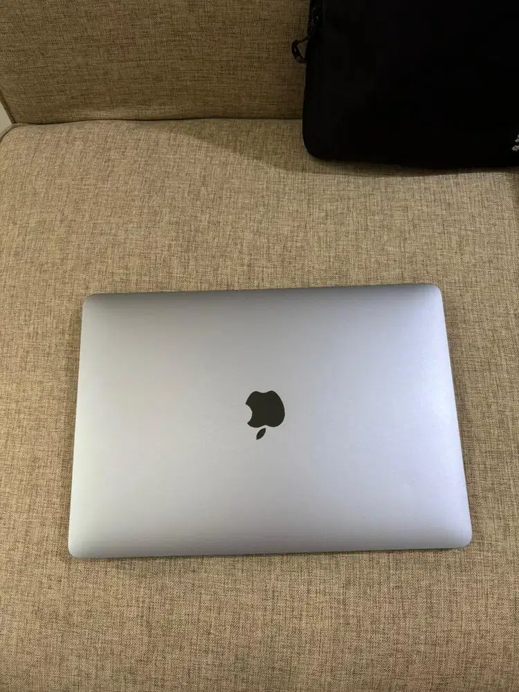 JUAL MACBOOK AIR M1 2020 (JARANG TERPAKAI)