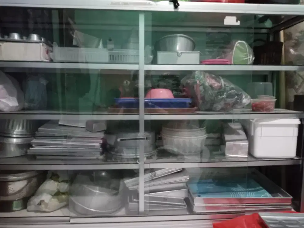 Di jual etalase bekas alumunium 1,5 meter