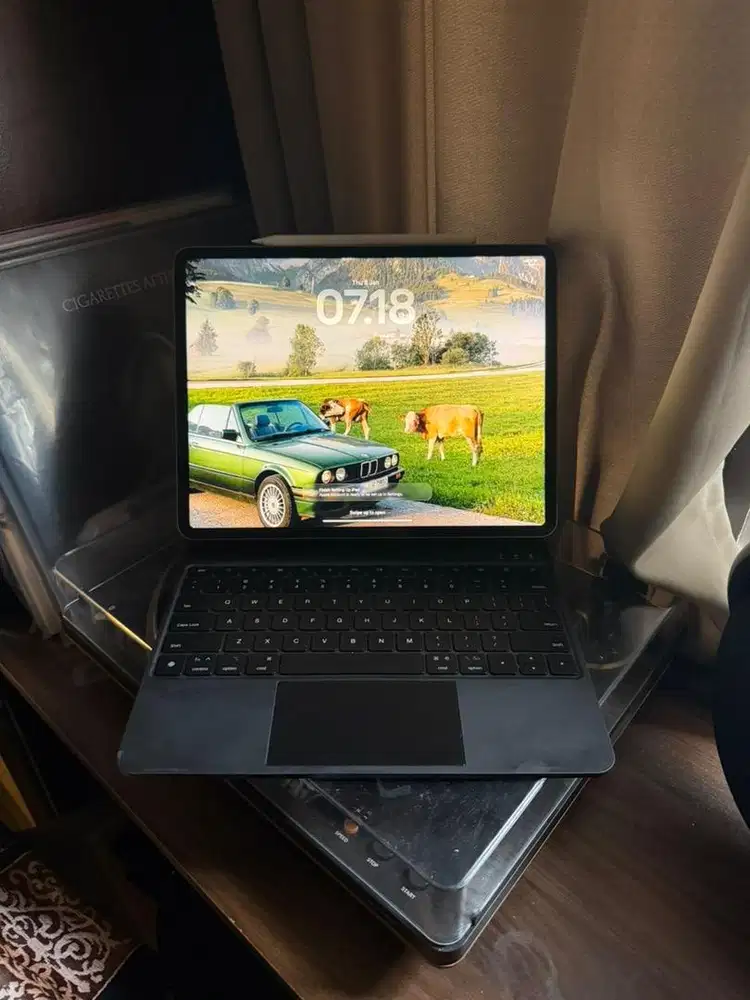 iPad Pro 12.9 gen 5 M1 128b wifi only + keyboard dan pen