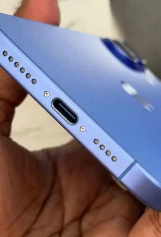 BUNDLING iPHONE 16 PLUS 128 GB ULTRA MARINE & AIRPODS MAX SKY BLUE