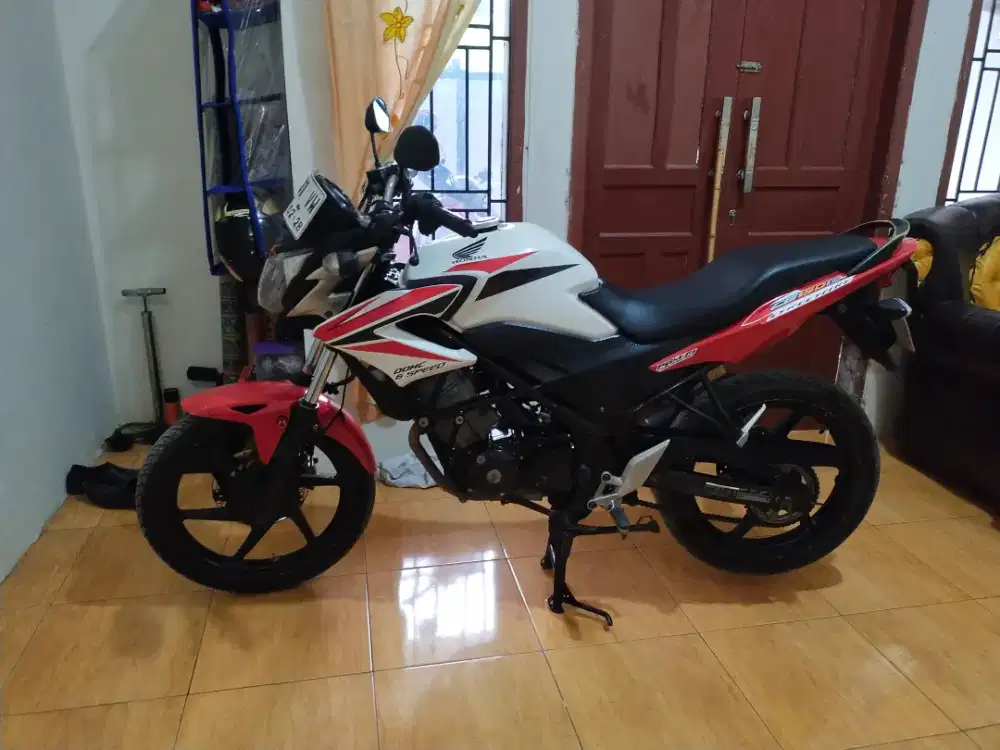 Di jual CB150R 2015 tahun terakhir