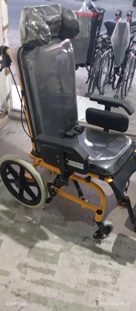 Kursi roda untuk anak kebutuhan khusus