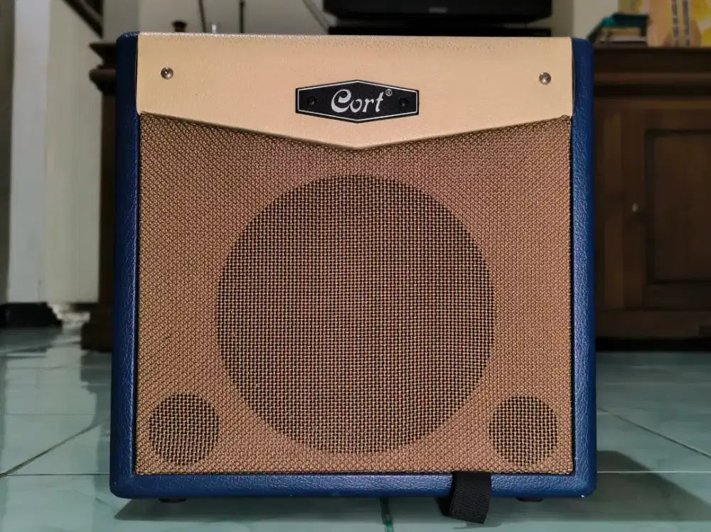 Cort CM15R Amplifier