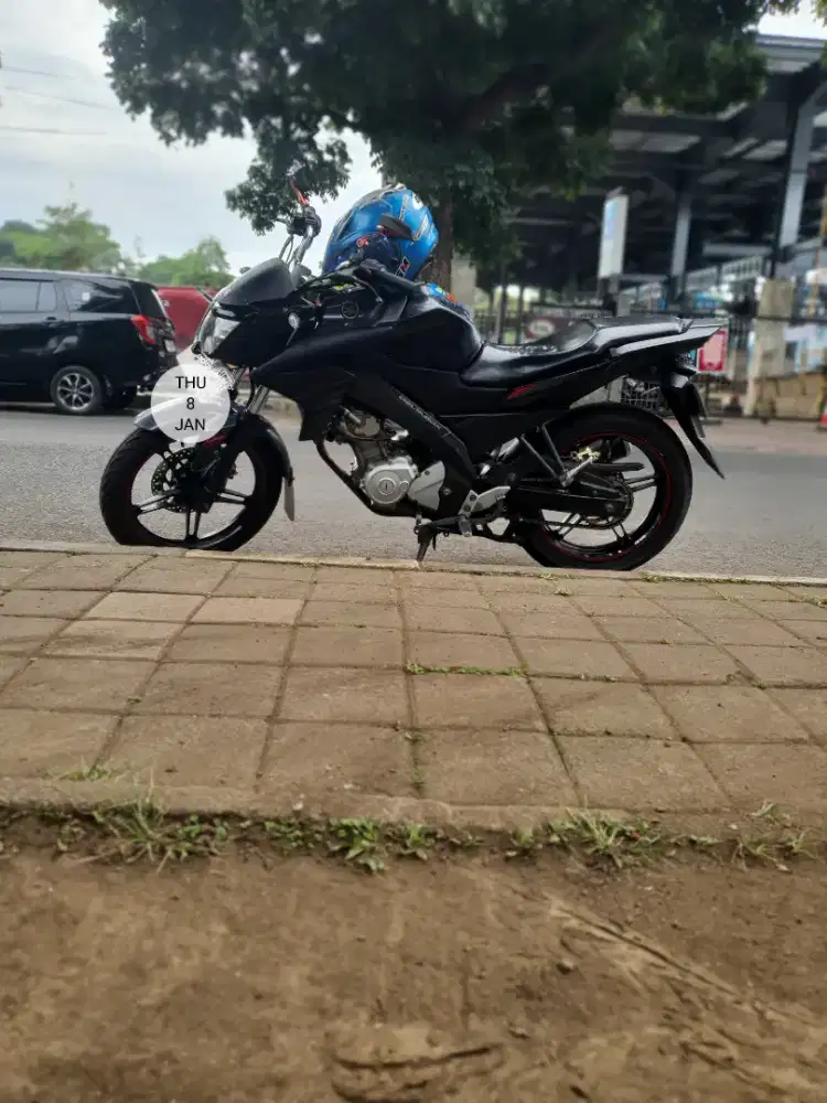 Yamaha vixion hitam